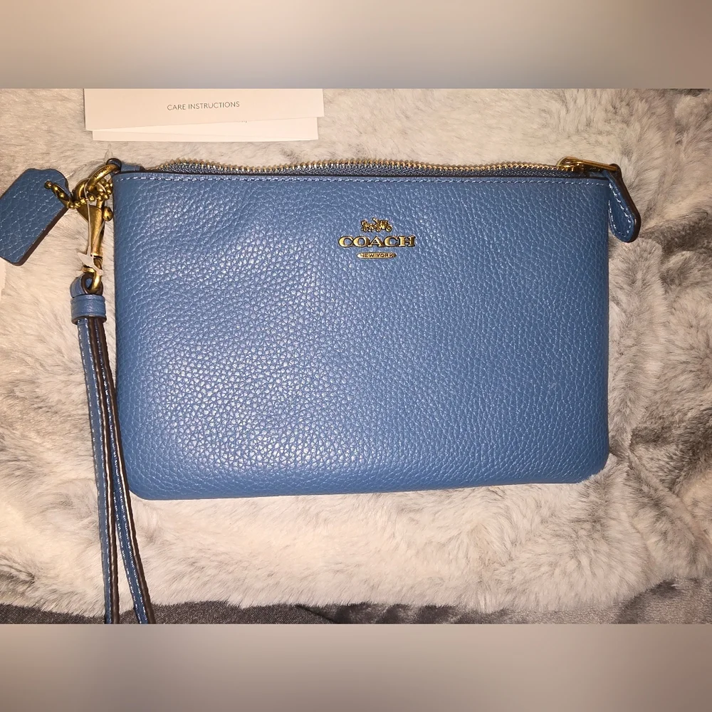 NWT Coach Blue lake pebble‎ Leather Wristlet
